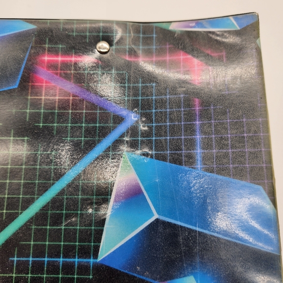 Preowned Geometric Design Retro Looking Trapper Keeper 2" 3- Ring Binder - Picture 6 of 16